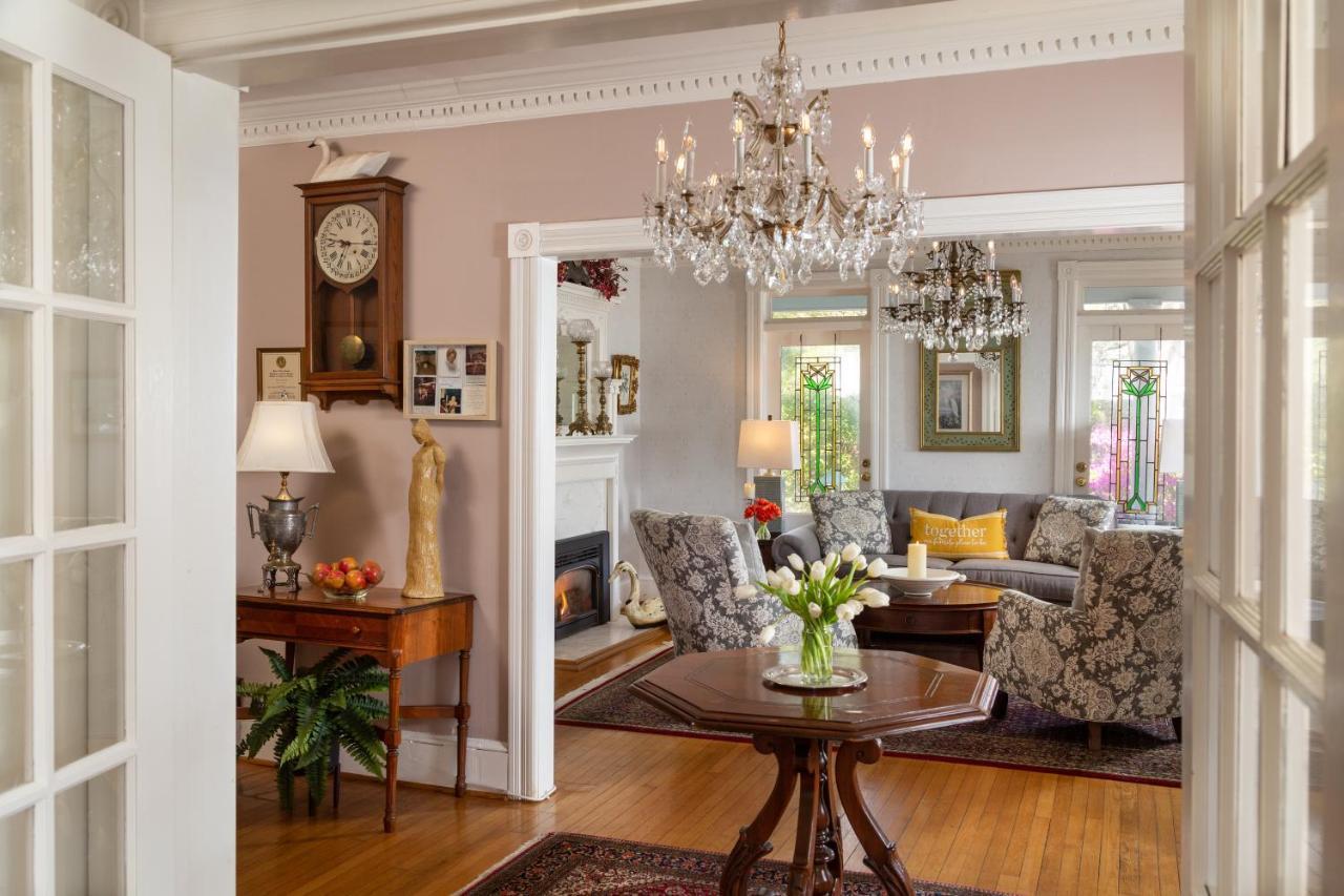 White Doe Inn Bed & Breakfast Manteo Exterior photo