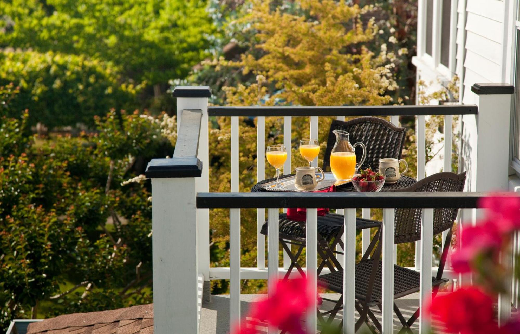 White Doe Inn Bed & Breakfast Manteo Room photo
